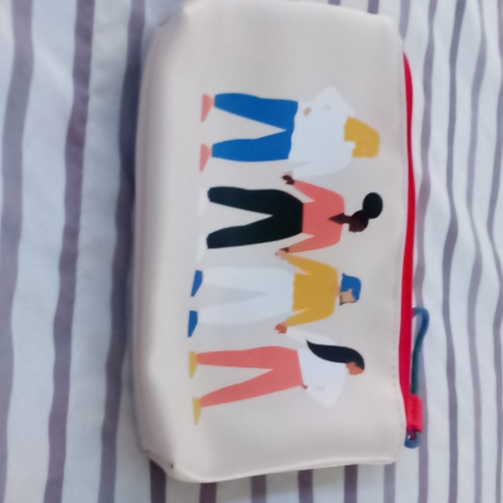 I'm selling makeup bags
